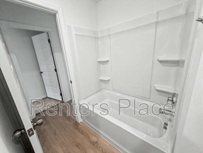 Building Photo - 7209 S Maple Ave