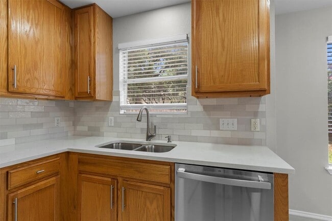 Building Photo - 14524 Ballycastle Trail