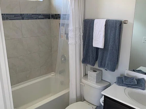 Building Photo - 17035 Soho Dr