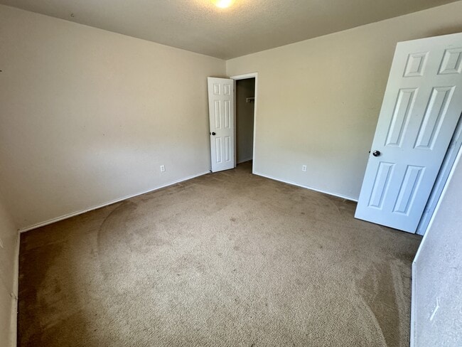 Building Photo - 8755 Sunview Park