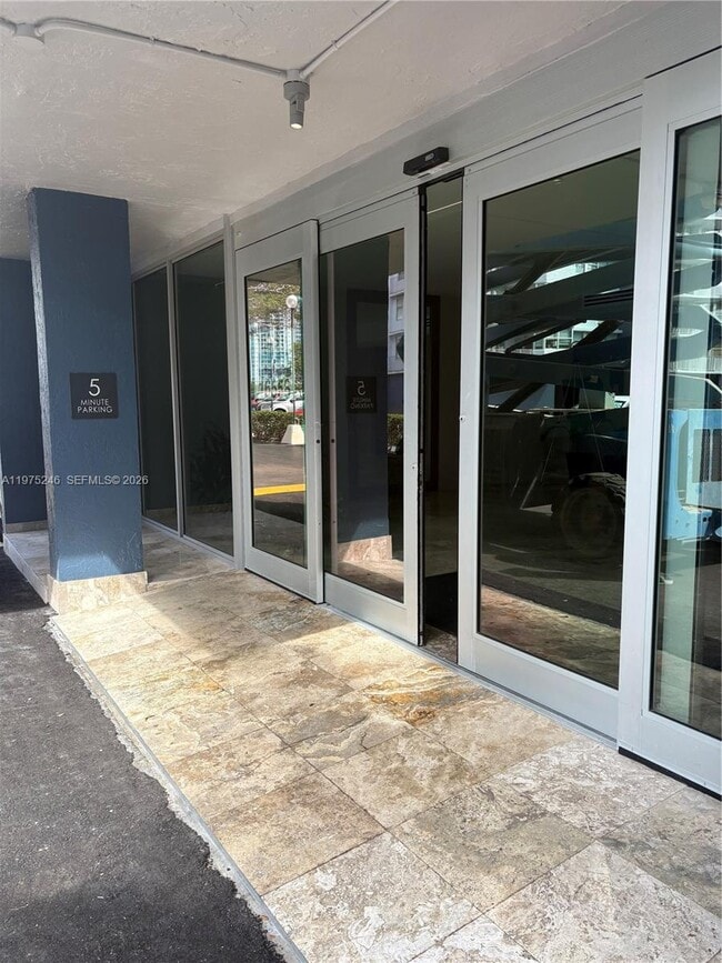 Building Photo - 16558 NE 26th Ave