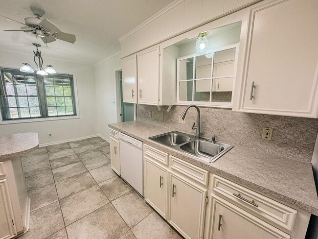 Building Photo - 504 Berkshire Ln