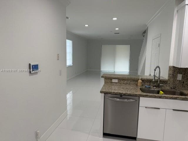 Building Photo - 3872 Tree Top Dr