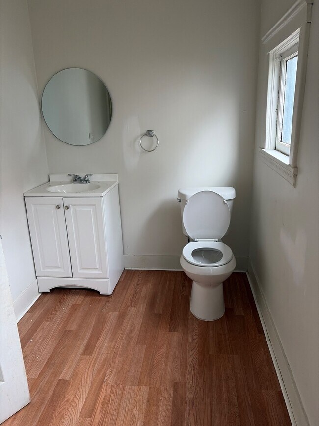 Building Photo - 1541 E 212th St