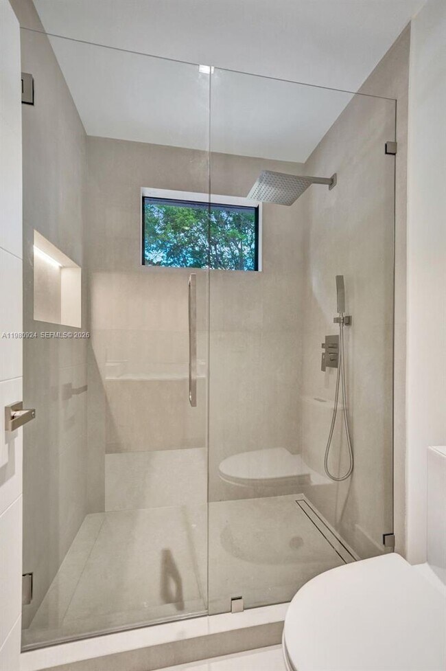 Building Photo - 4100 E Gardenia Ave