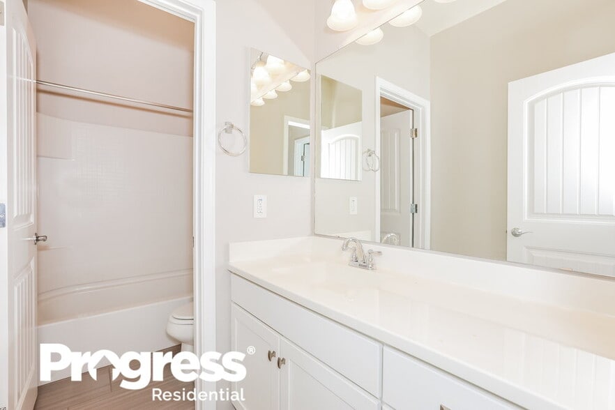 Building Photo - 22507 E Munoz St