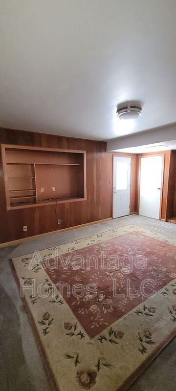 Building Photo - 8914 Grandview Dr