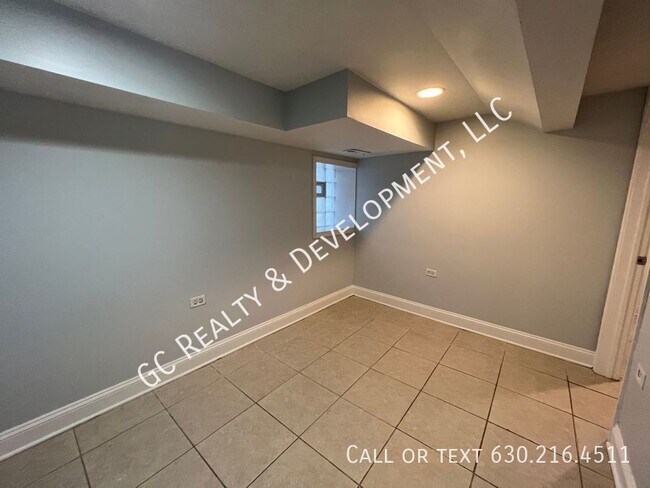 Building Photo - 2717 N Hamlin Ave