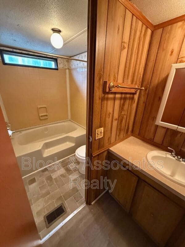 Building Photo - 212 Chaney Rd