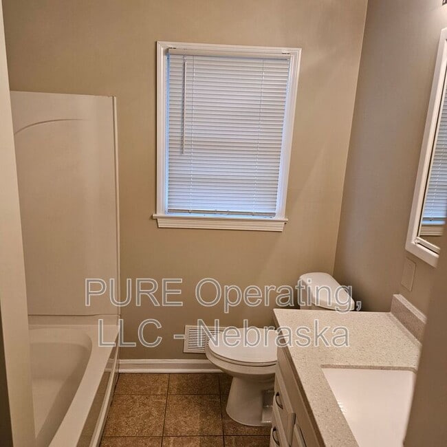 Building Photo - 3341 S 89th St