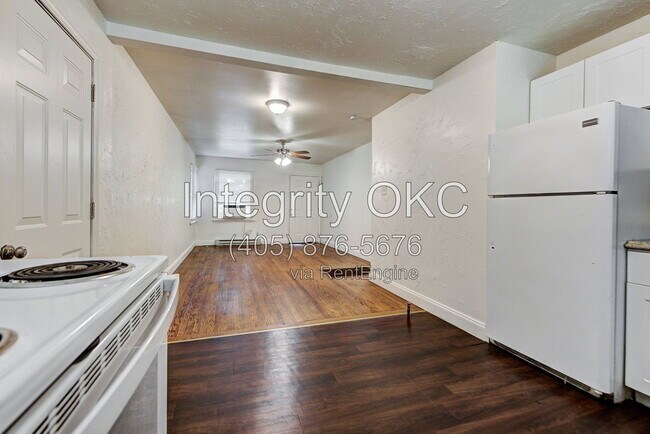Building Photo - 2321 McCracken Dr