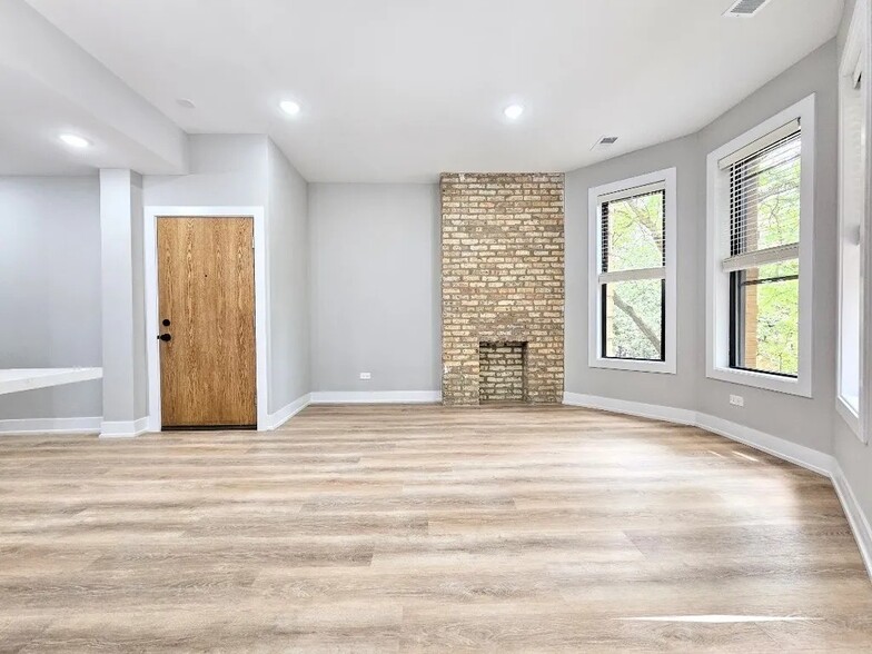 Building Photo - 441 W Belden Ave