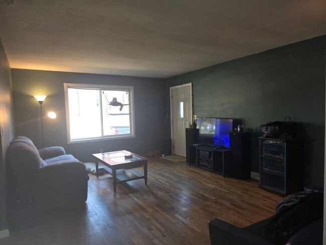 Building Photo - 1311 N Park St