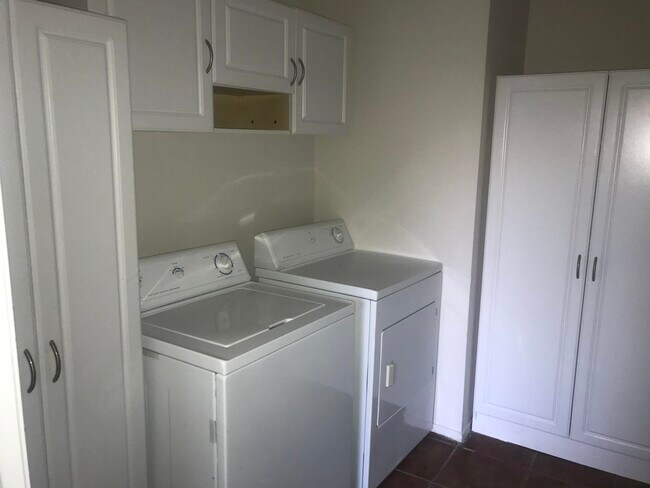 Building Photo - 12720 Lorenzo Frias Ct