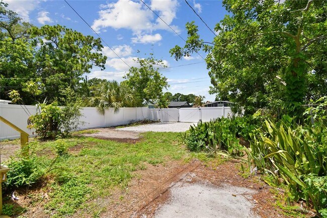 Building Photo - 751 Southwest Boulevard N
