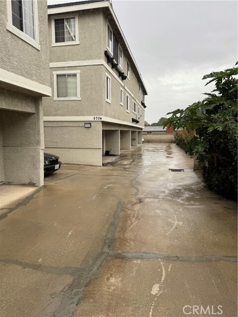 Building Photo - 5704 Sultana Ave