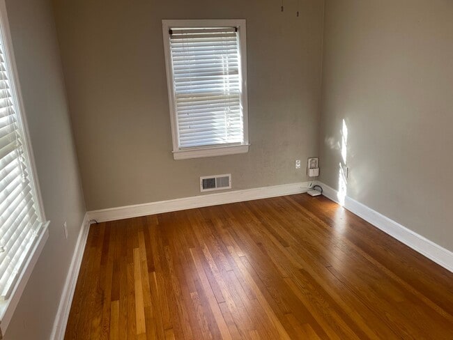 Building Photo - 4 Bedroom House