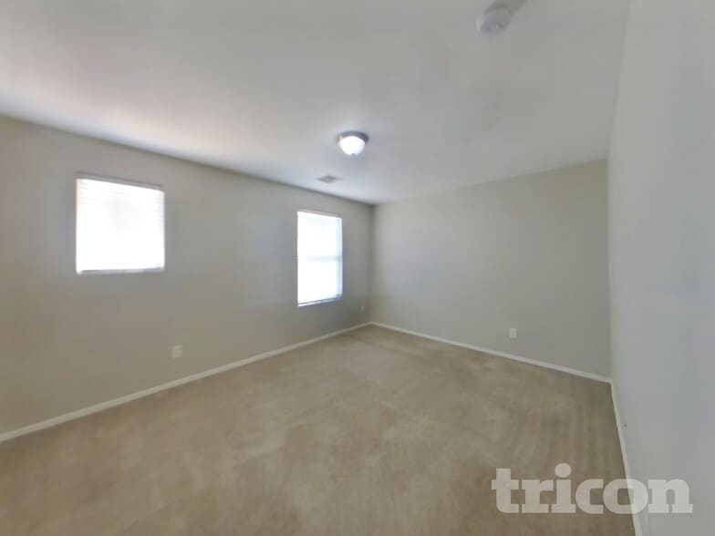 Building Photo - 938 E Kelsi Ave