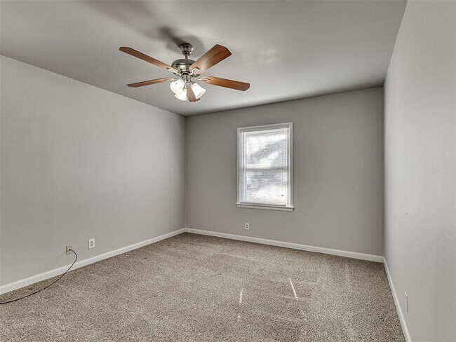 Building Photo - 2641 Kent Dr