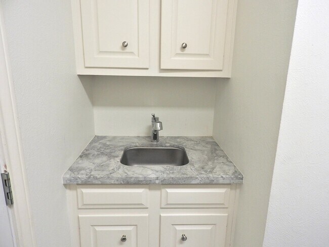 Building Photo - 2319 Amber Springs Dr