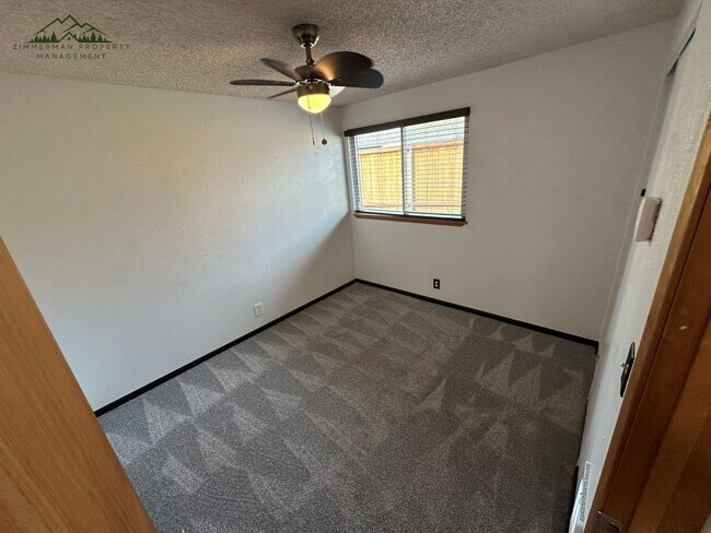 Building Photo - Update 3 bedroom 2 bathroom House