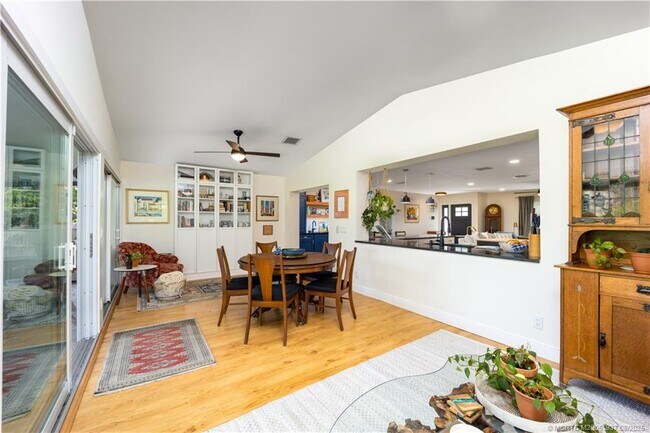 Building Photo - 533 SE Ocean Spray Terrace