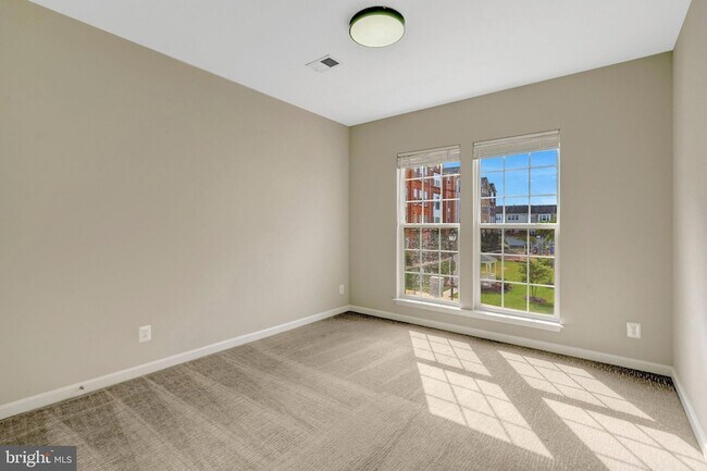 Building Photo - 42790 Lauder Terrace