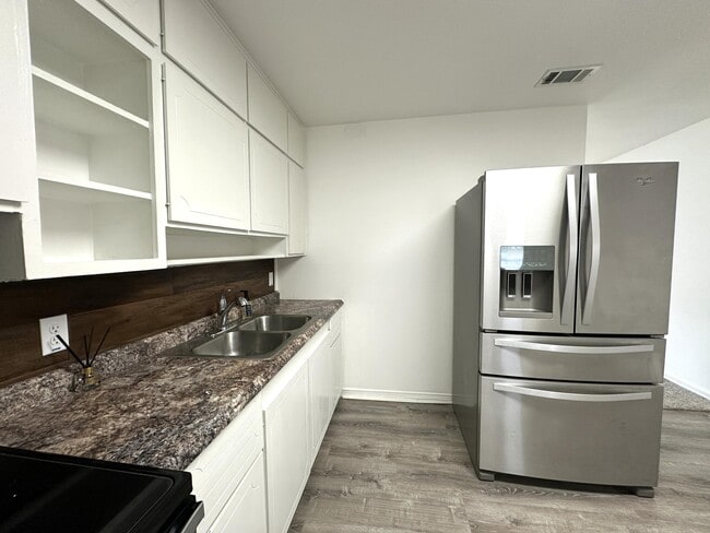 Building Photo - 110 Tyner Dr