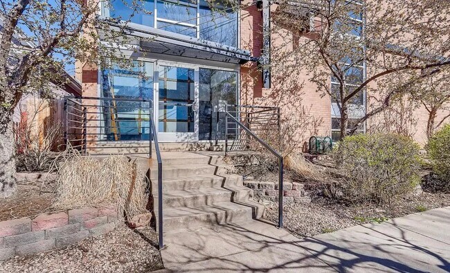 Building Photo - 1032 N Clarkson St