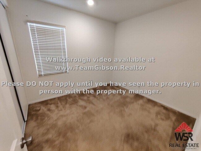 Building Photo - Large 3 Bedroom/ 2 bathroom Home with an O...