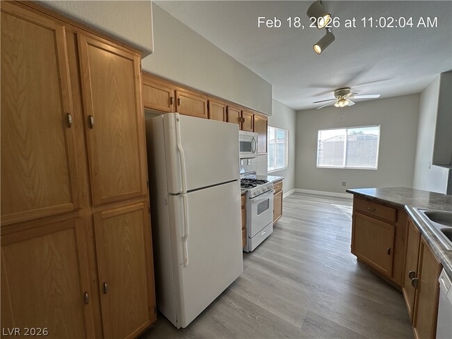 Building Photo - 1050 E Cactus Ave