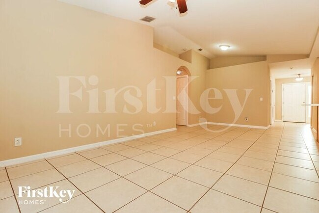 Building Photo - 362 Overbrook St