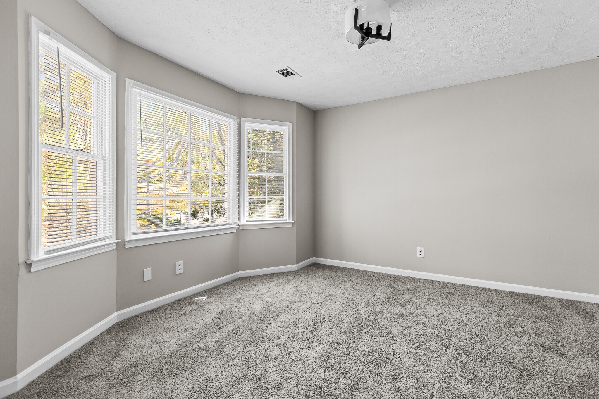 Building Photo - 800 Post Road Cir