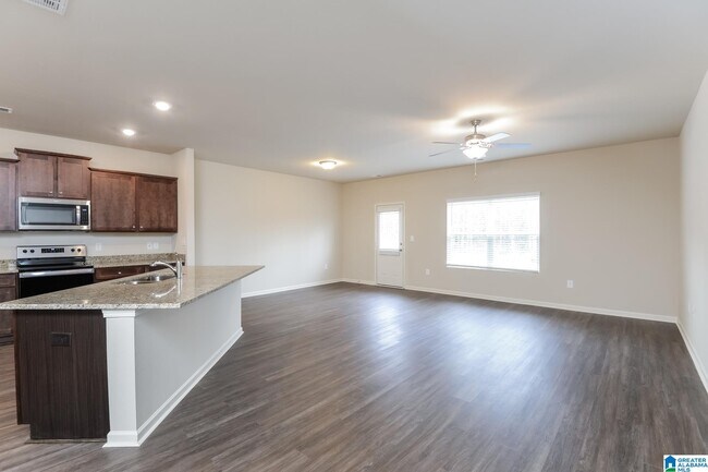 Building Photo - 250 Smith Glen Dr