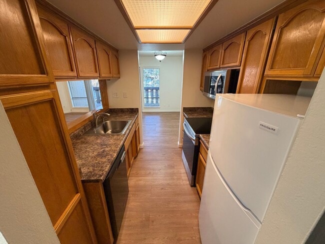 Building Photo - 2 bedroom | 1 bathroom | Arden-Arcade Condo Available Now!