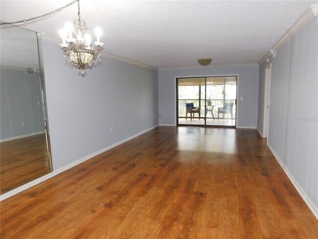 Building Photo - 1843 Golf View Dr
