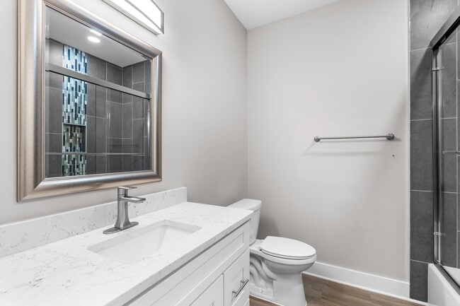 Building Photo - 5 Romana Ln