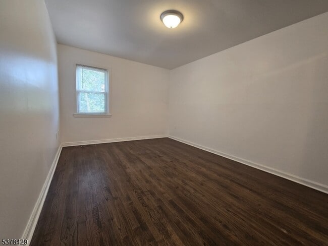 Building Photo - 128 1st St