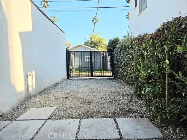 Building Photo - 908 Victoria Ave