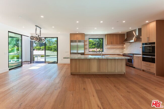 Building Photo - 382 Aderno Way