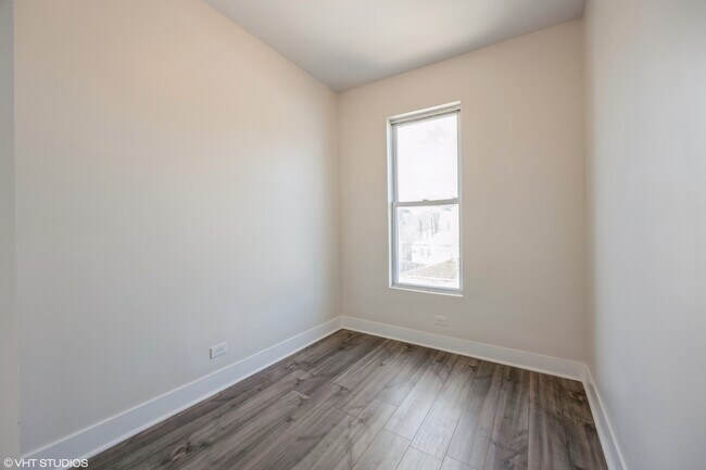 Building Photo - 2442 S Kedzie Ave