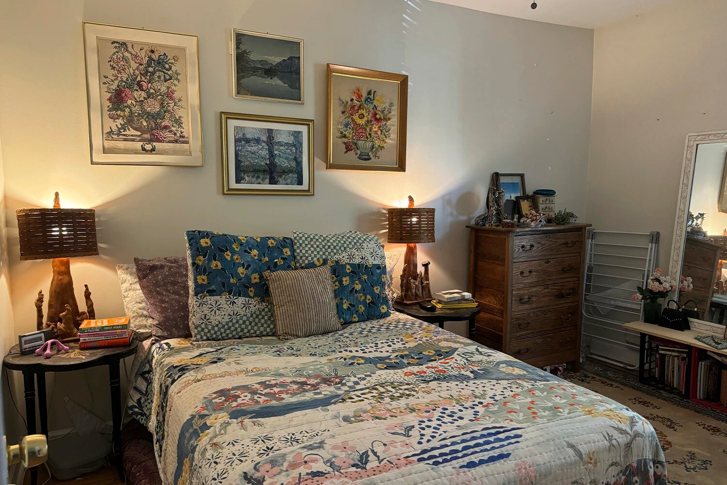 Building Photo - 727 W Roscoe St