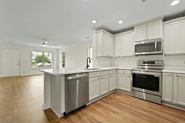 Building Photo - 3 Chandler Bluff Dr