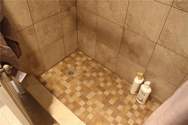 Building Photo - 706 W 24th St