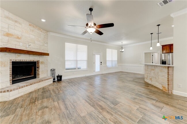 Building Photo - 1040 Vista Dr