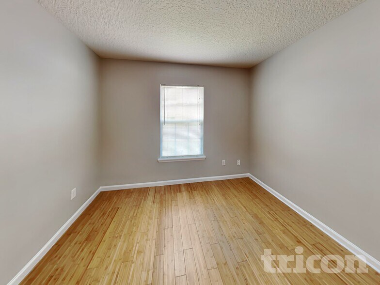 Building Photo - 11982 Alexandra Dr