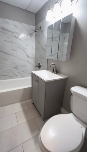 Building Photo - 385 Park Ave