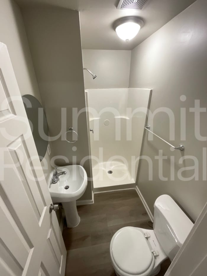 Building Photo - 7189 Ravenwood Ln