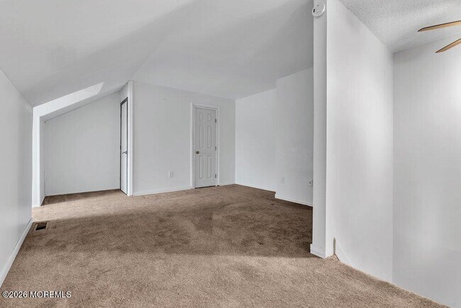 Building Photo - 11 Sutton Dr