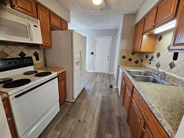 Building Photo - 504 Springmont Blvd